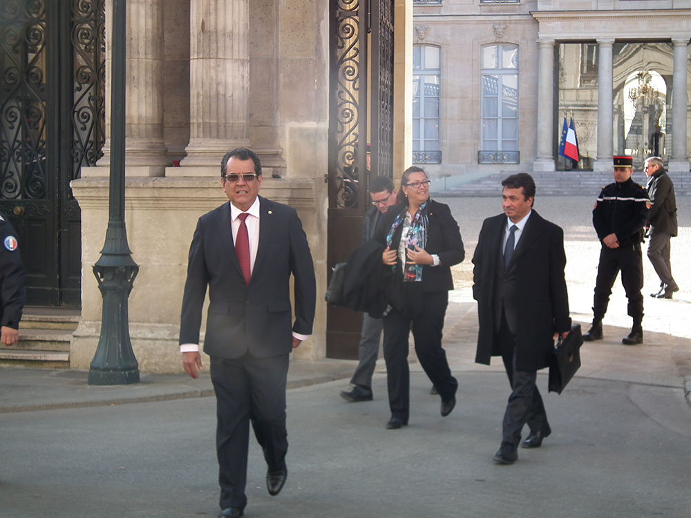 Edouard Fritch était accompagné de la députée Maina Sage et du sénateur Nuihau Laurey.