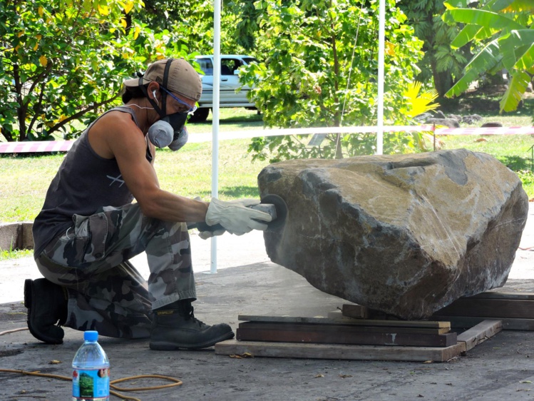  Jonathan Mencarelli ou l'art de graver la nature dans la pierre