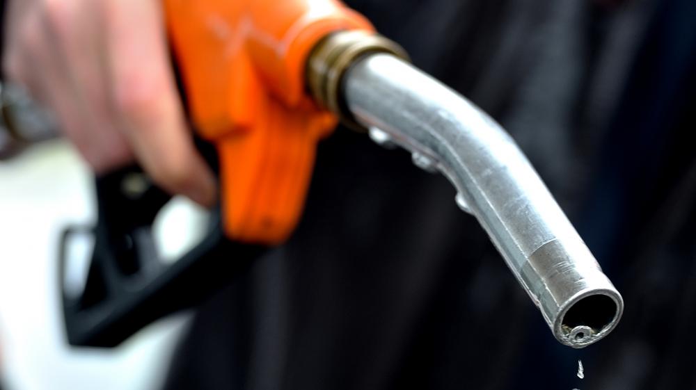 Une augmentation du prix public de l'essence sans plomb et du gazole à compter du 1er août prochain a été décidée mercredi en Conseil des ministres. (Photo : AFP).
