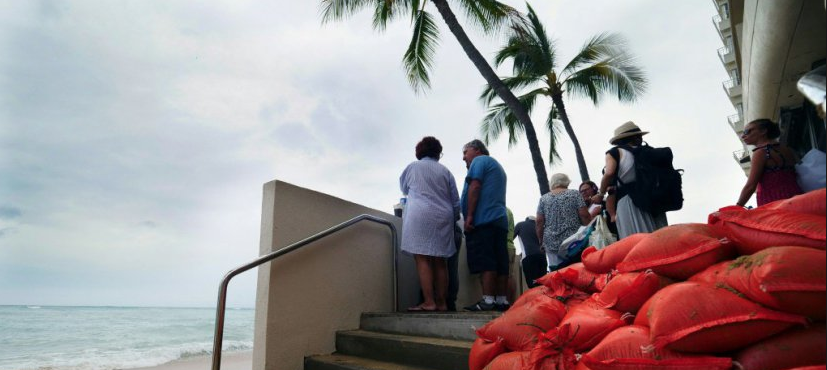 Hawaï sous les eaux alors que l'ouragan Lane prend son temps