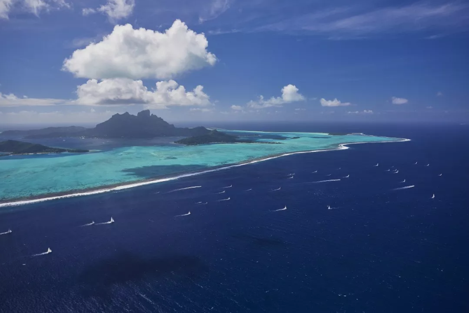 L'une des photos de la Tahiti Pearl Regatta a été sélectionnée parmi les 80 meilleures images de voile de l'année au concours Mirabaud.