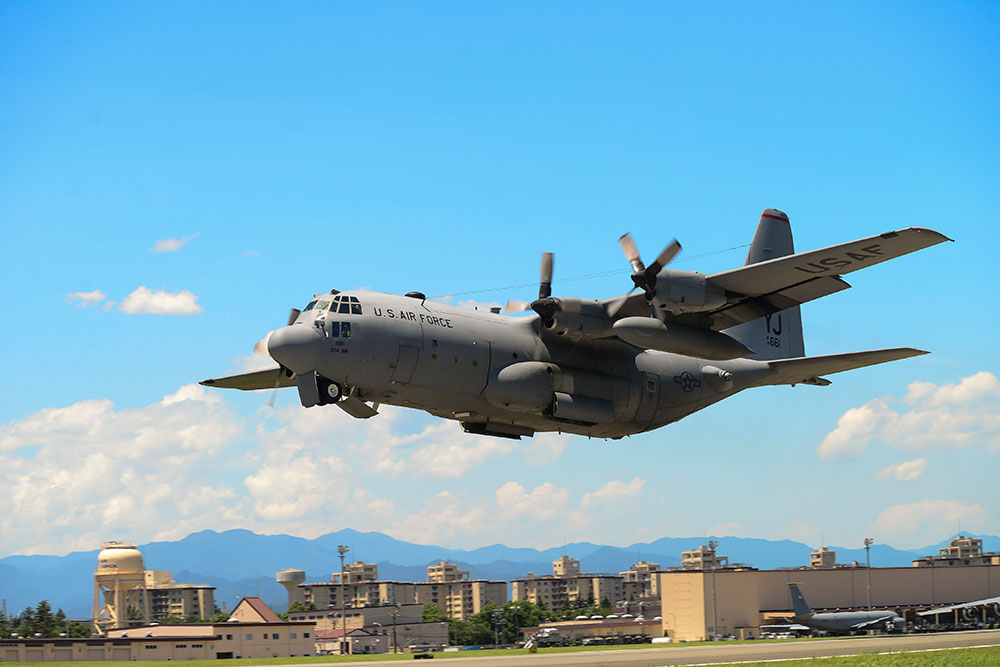 Japon: 5 disparus après la collision de deux avions de l'armée américaine