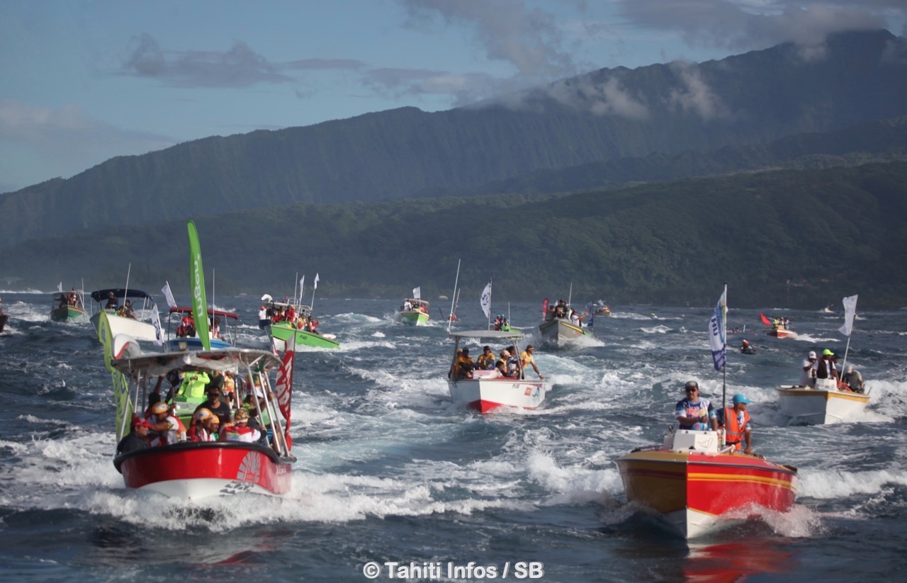 Les bateaux suiveurs génèrent des vagues, ils ont donc l'obligation de respecter une distance de sécurité de 25 mètres