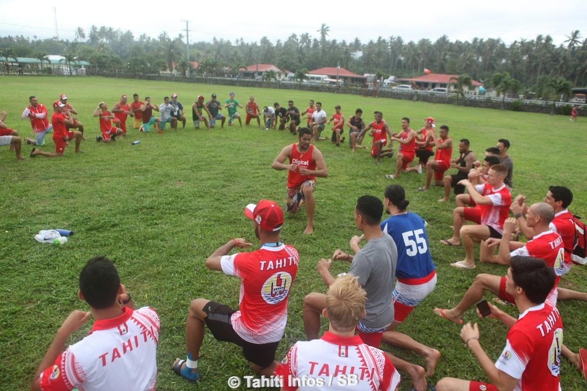 La délégation de Tahiti en répétition pour son haka