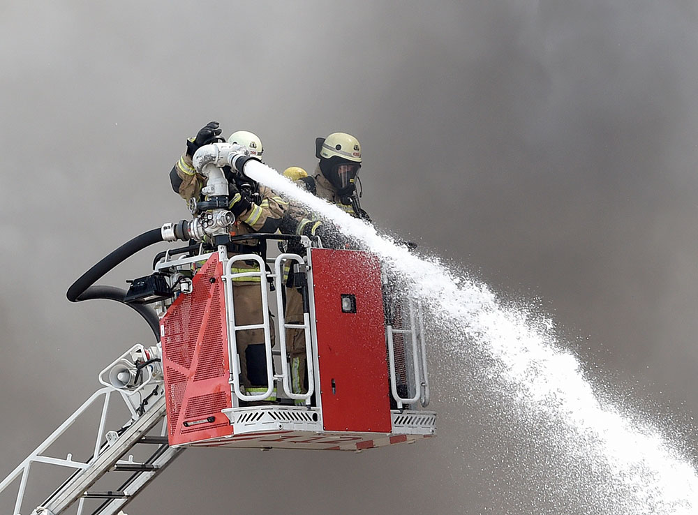 Hérault: un pompier volontaire mis en examen et écroué pour 13 incendies