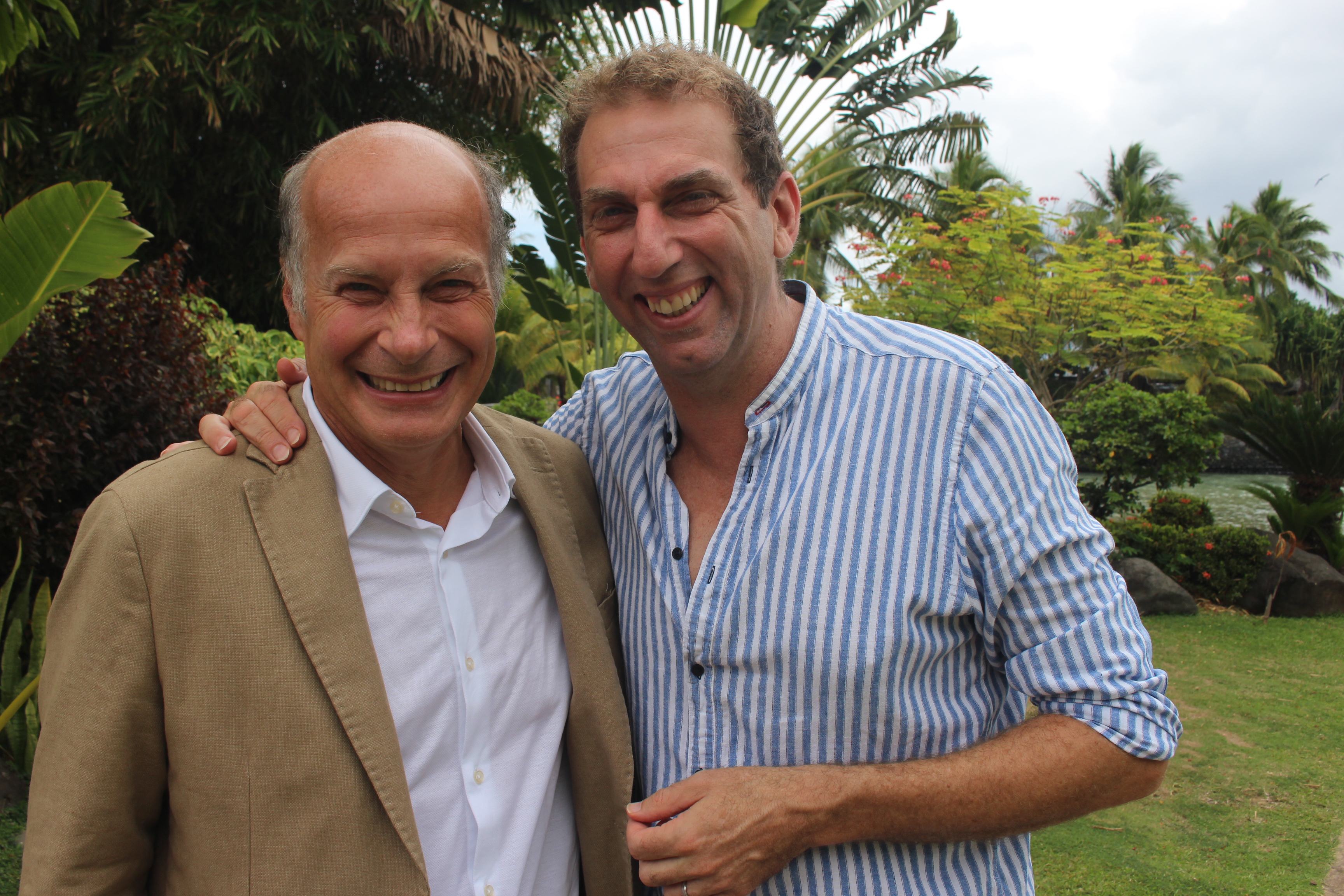 Paul Dewandre (à gauche), auteur et acteur et Thierry Garcia, imitateur aux Guignols de l'info depuis 12 ans et acteur.