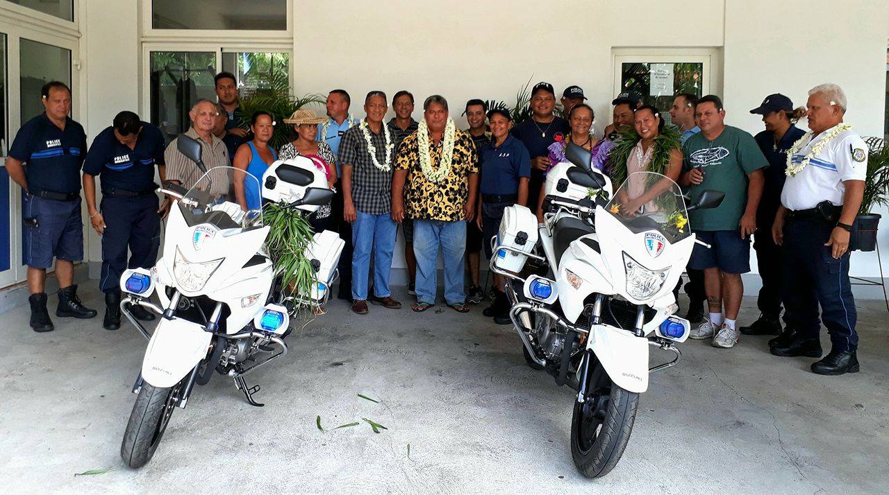 Photo d'archives de février 2017, lors de la présentation des deux motos de la nouvelle brigade motorisée de Papara.