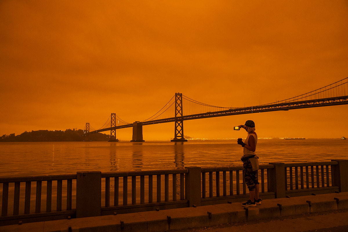 Ciel d'apocalypse à San Francisco à cause d'incendies historiques