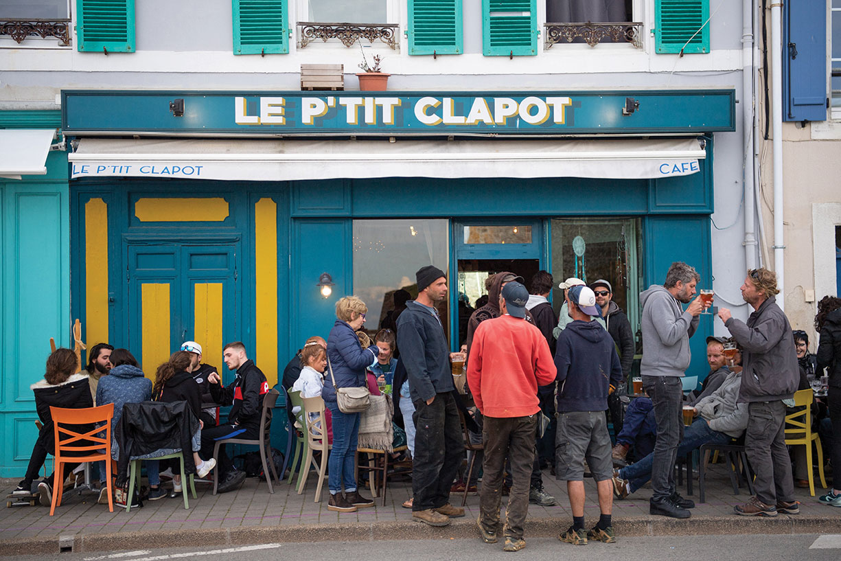 Covid: avant les réouvertures, les préparatifs s'accélèrent