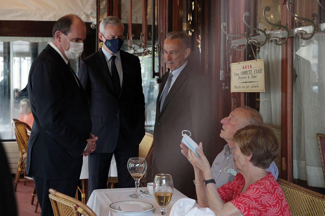 Café et séances d'aérobic en salle, la vie d'avant ou presque