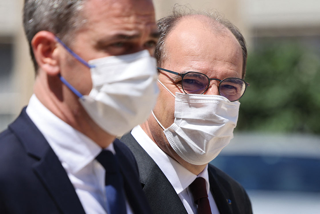 Plus de masque en extérieur dès jeudi, levée du couvre feu dimanche, annonce Castex