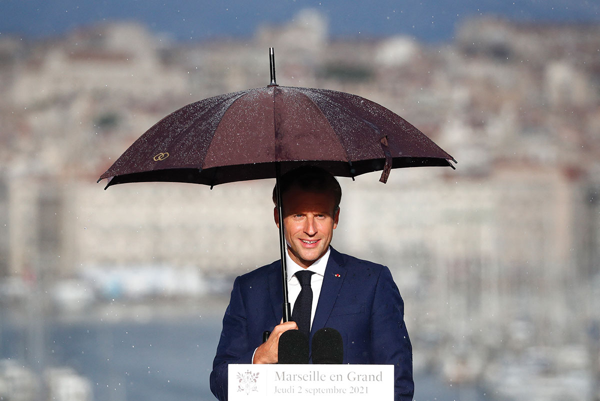 GUILLAUME HORCAJUELO / POOL / AFP