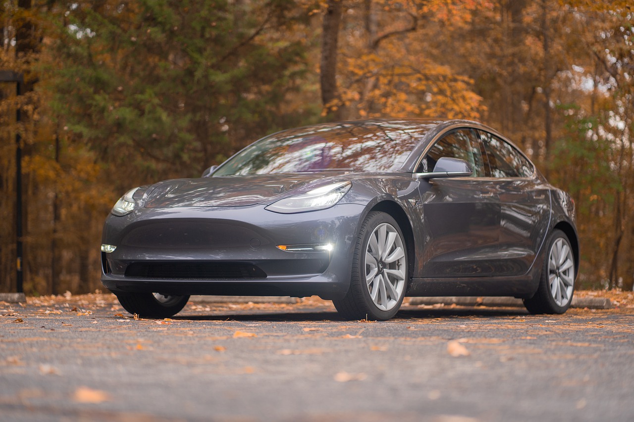 En route vers la conduite autonome, Tesla tente le passage en force