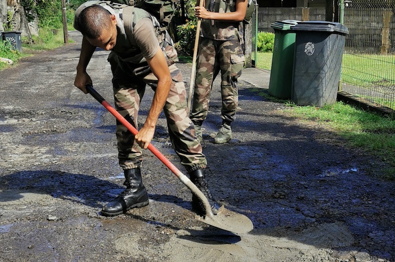 Le RSMA-Pf en "action citoyenne" à Mahina