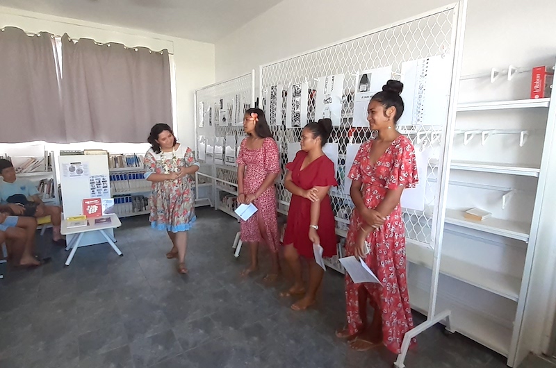 Les élèves ont présenté leur travail au CDI du lycée. L'exposition se déplacera dans d'autres établissements de Raiatea et ira même jusqu'à Taha'a.