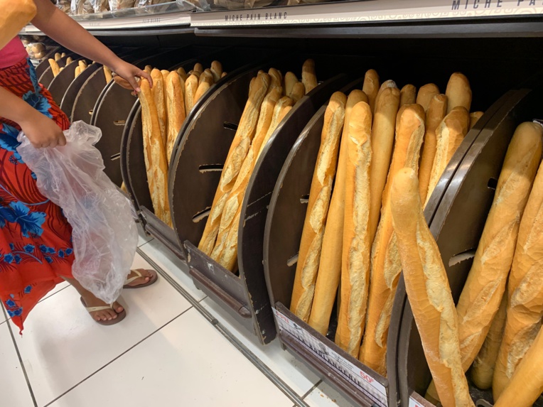 La baguette à 60 Fcfp, le sujet relancé