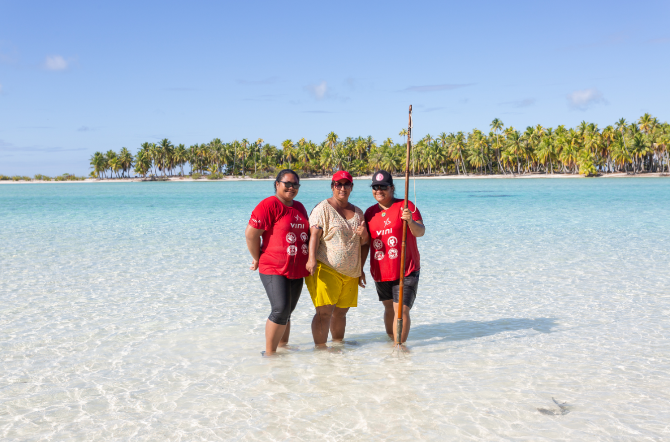 La présidente, la secrétaire et la trésorière de l’association Ihiheiora de Rangiroa ont participé à l'expédition. L'occasion de peaufiner leur connaissance au contact des membres de la SOP Manu.