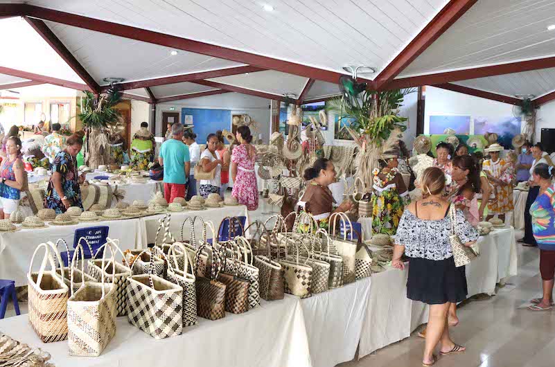 ​L'artisanat de Rurutu exposé dans le hall de l'assemblée