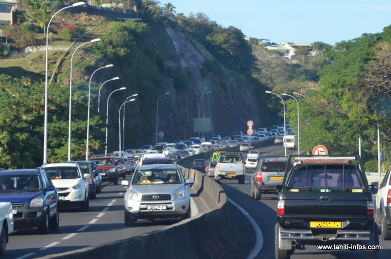 Les embouteillages sur la RDO vont continuer d’être le lot quotidien des Tahitiens avec l’abandon du projet de route rapide de Papeete à Taravao.