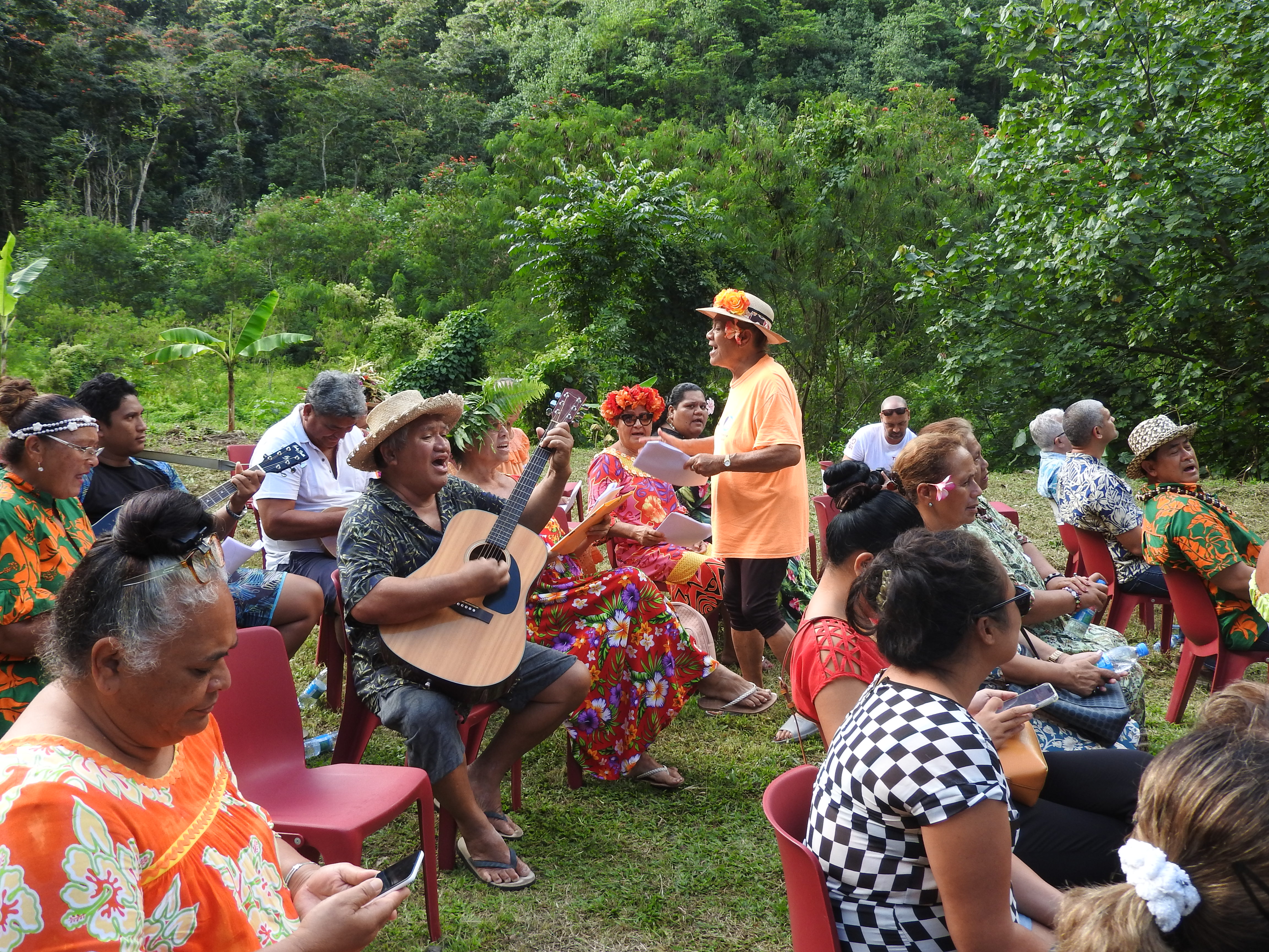 Une cérémonie a été organisée mardi pour marquer la fin du rahui, rythmée par de nombreux chants.