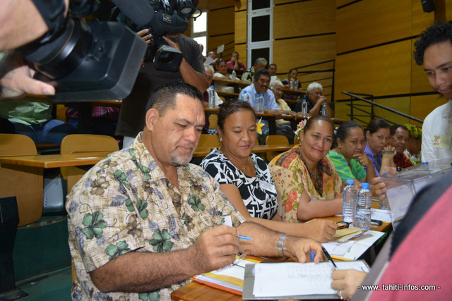 Cyril Tetuanui au moment du vote ce vendredi matin.