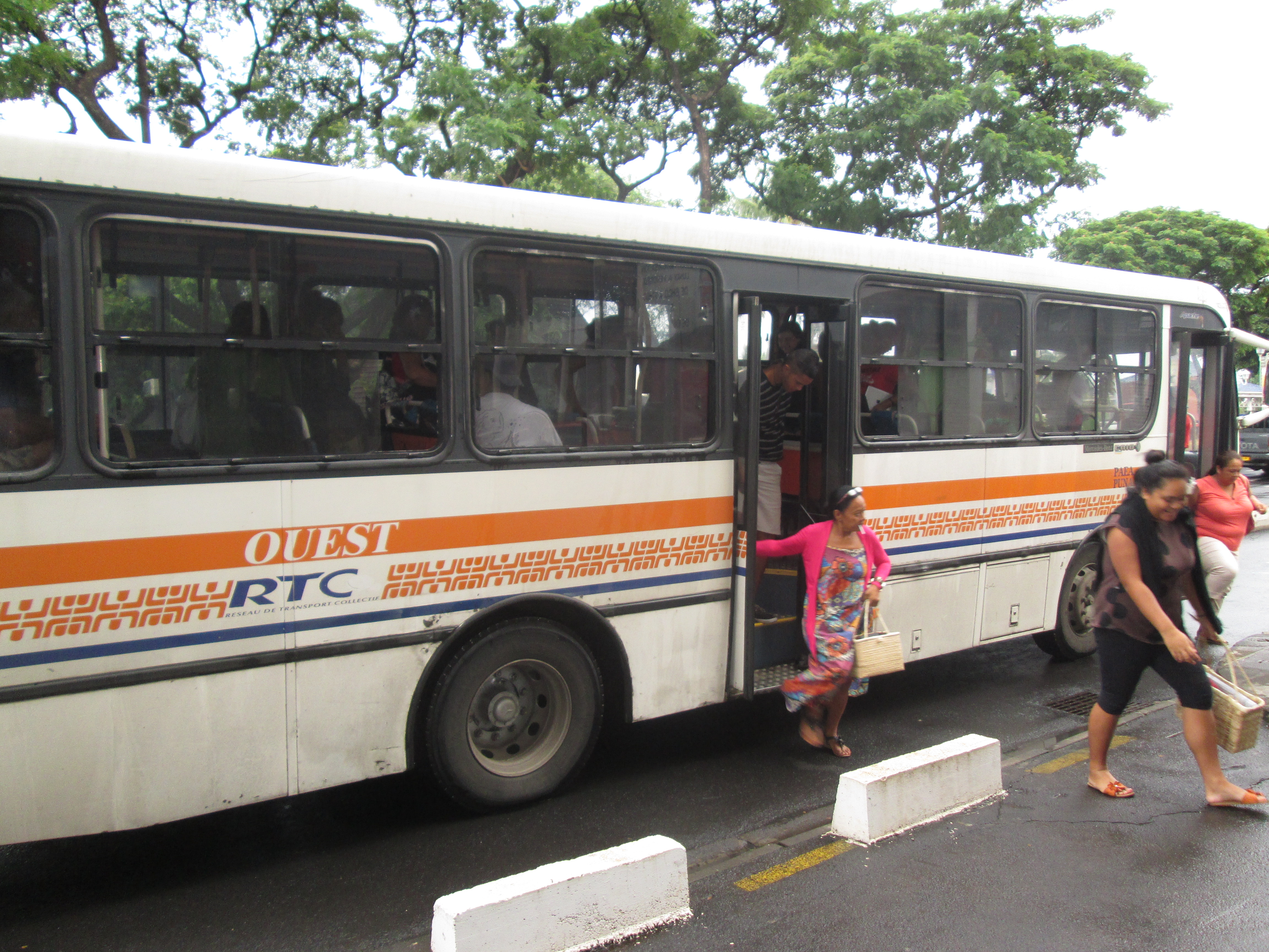 Côte Ouest: Bus en retard, le "fiu" des usagers