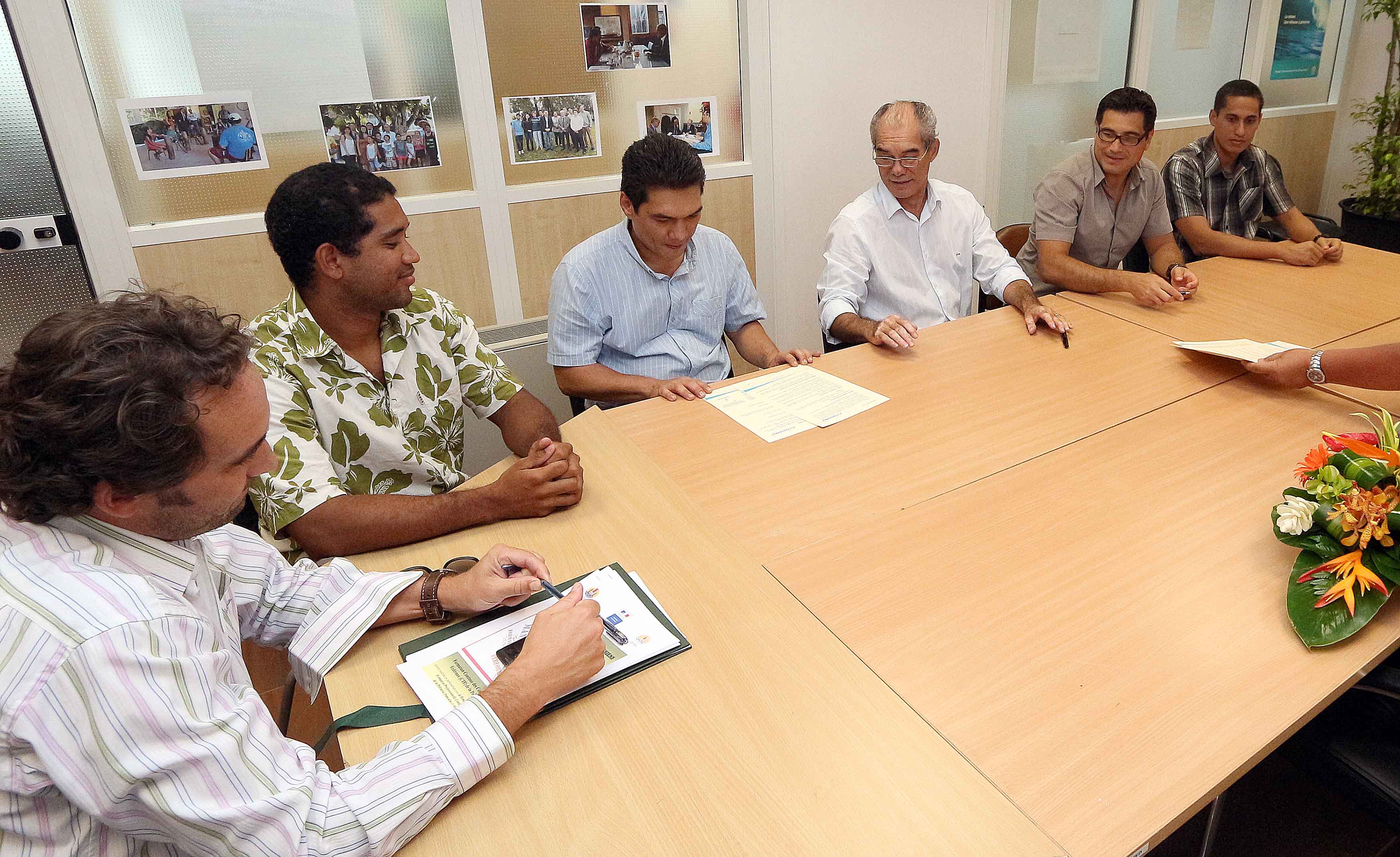 Signature d'une convention pour la formation de cadres du monde sportif