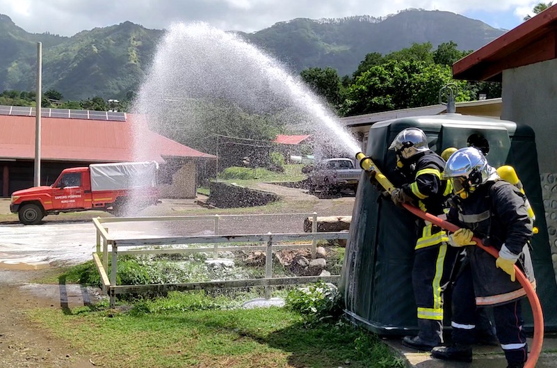 Onze pompiers marquisiens formés à Nuku Hiva