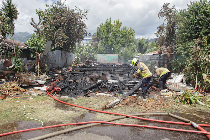 ​Un fare part en fumée à Papeete