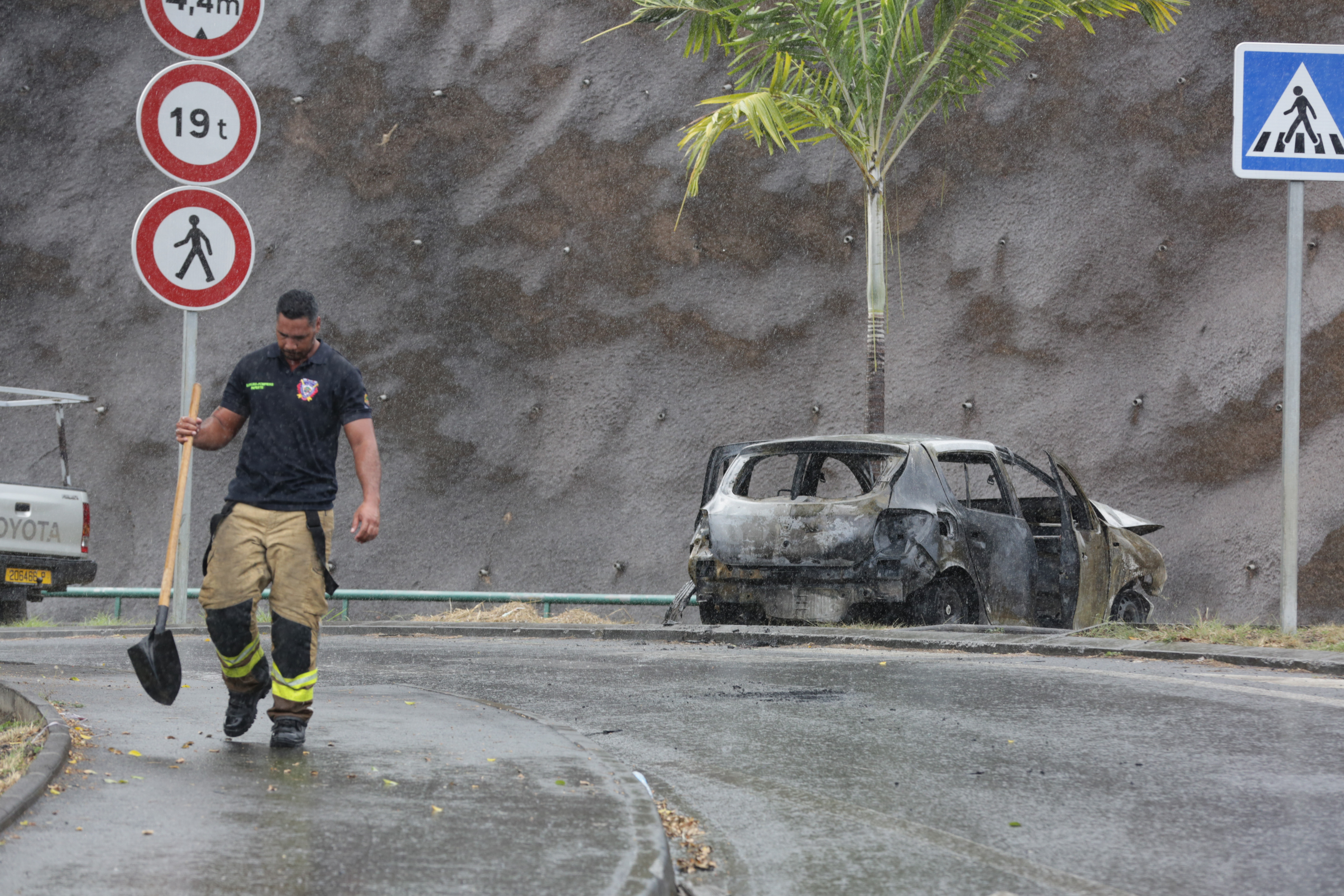 Une voiture prend feu à l'embranchement de Saint-Hilaire