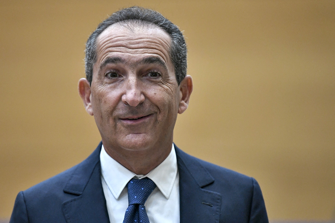 Ces articles, qui ne divulguent pas de détails sur les sociétés d'Altice, évoquent le train de vie de son propriétaire, le milliardaire Patrick Drahi, notamment ses déplacements en jet privé.Crédit STEPHANE DE SAKUTIN / AFP