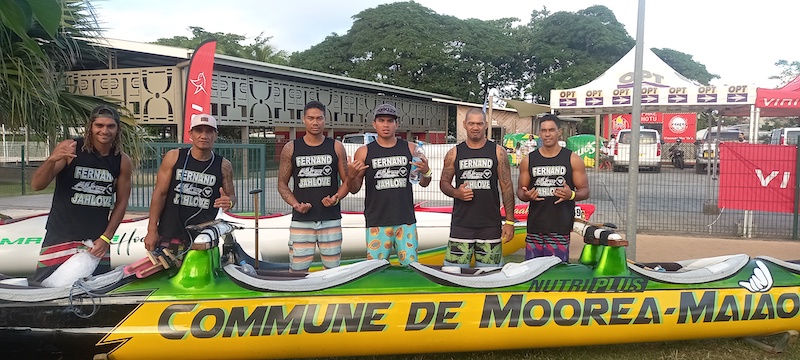 Les rameurs de Moorea courent pour la Hawaiki Nui