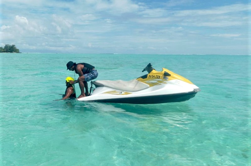 Les professionnels de jet-ski se mettent en règle à Bora Bora