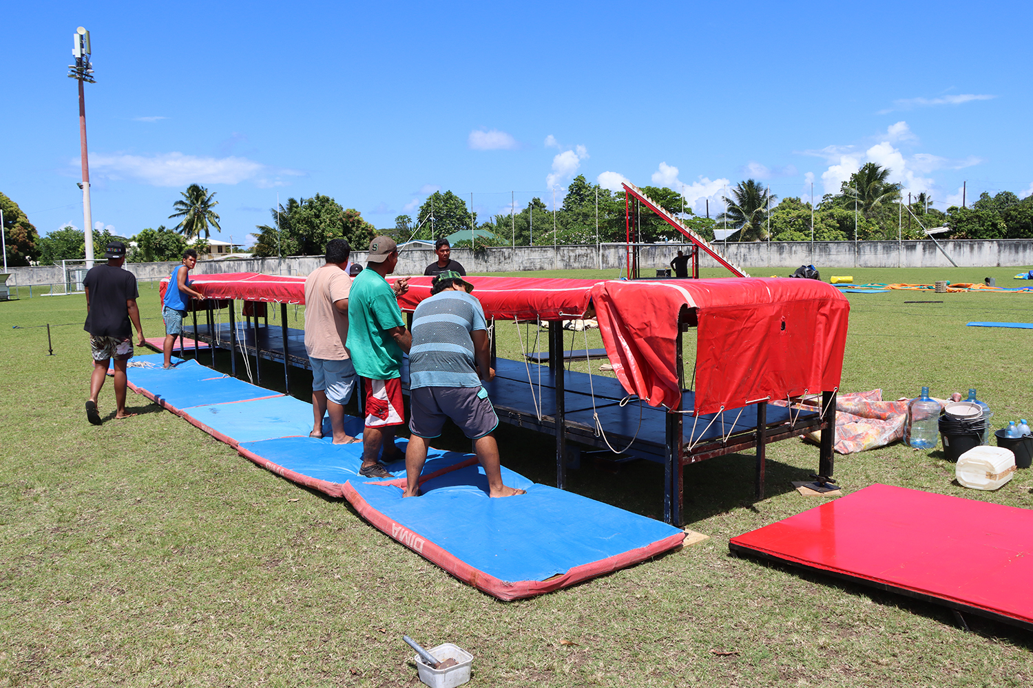 Les Tū’aro ‘ārearea enflamment Mahina