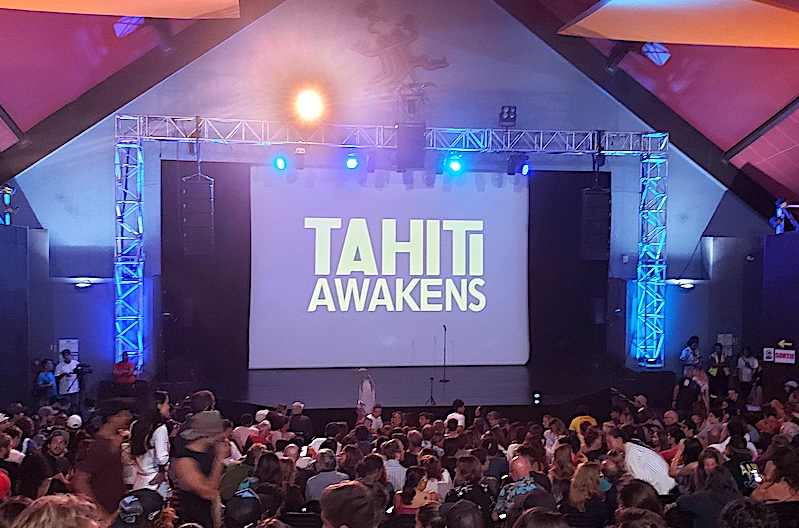 Le grand théâtre affichait complet mardi. L'événement était attendu de longue date par la communauté des surfers de Tahiti.