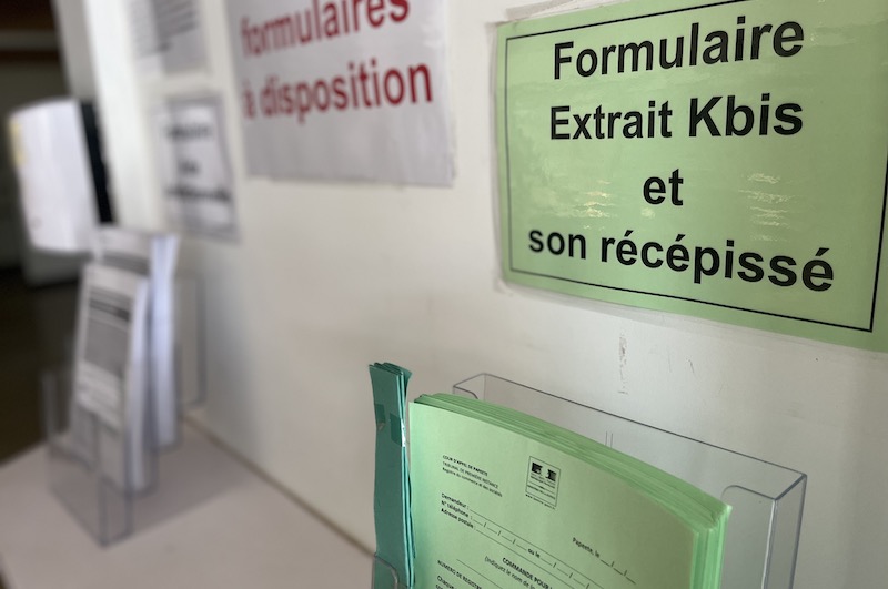 Avant le transfert, le Pays règlemente la profession de greffier du RCS