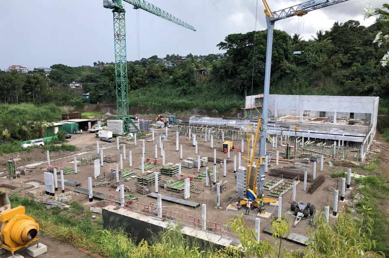 Les travaux du futur centre Decathlon en face du collège de Punaauia.