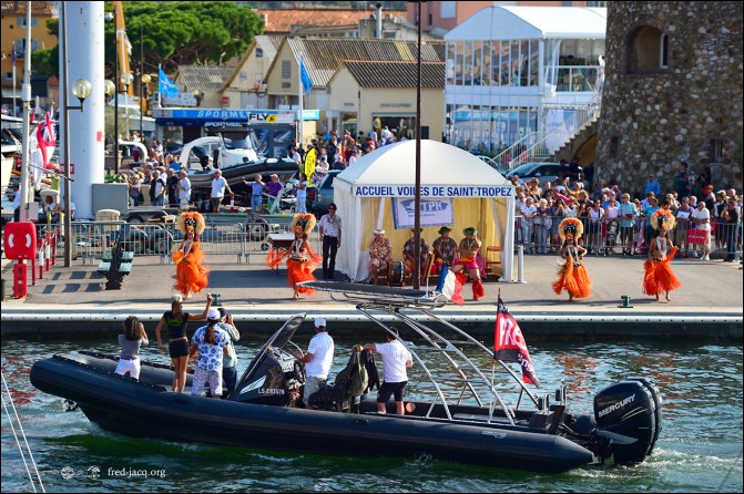 Le Pavillon Tahiti dans le golfe de St Tropez