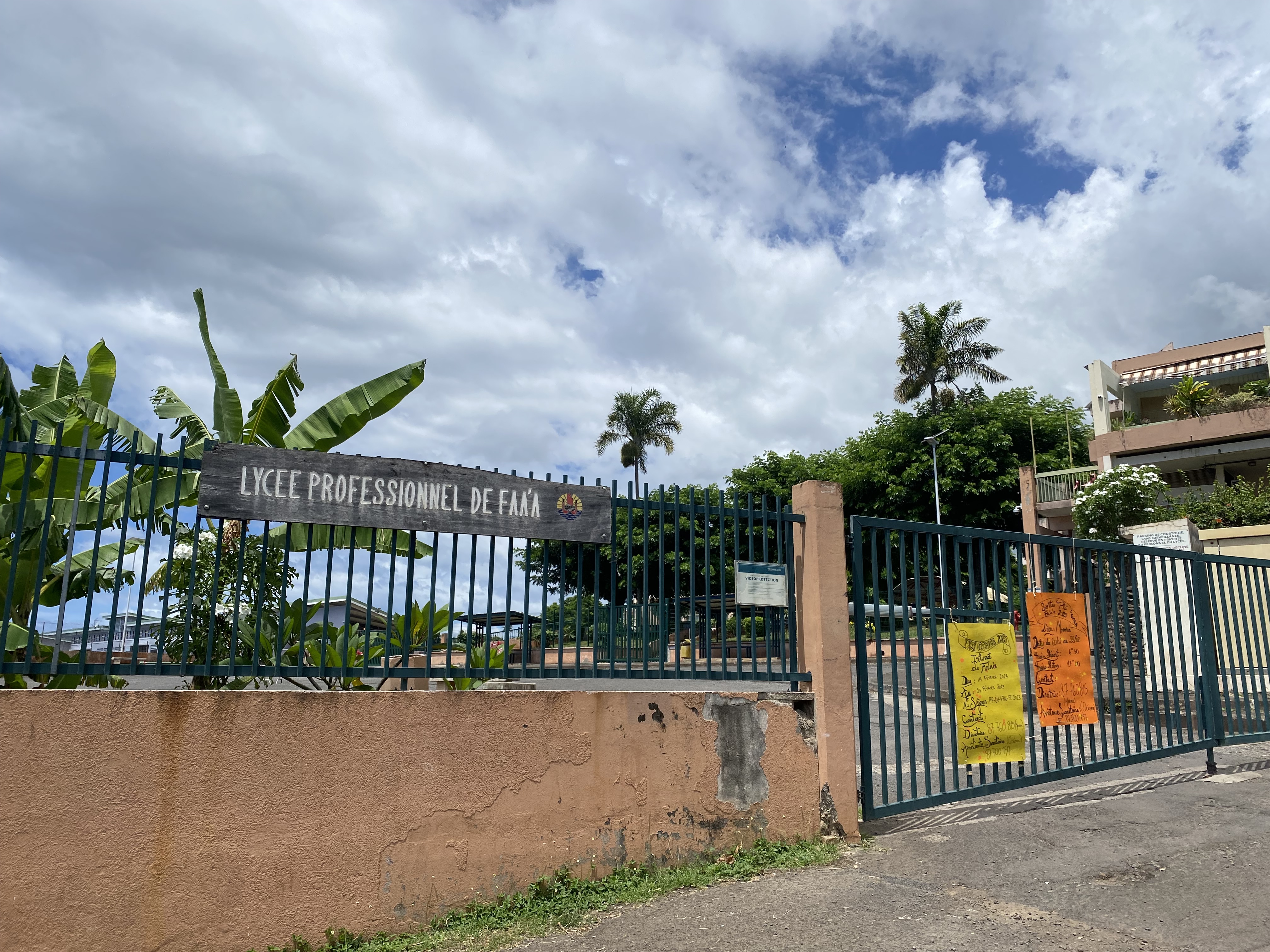 Le lycée professionnel de Faa'a où s'est déroulée lundi la première session du “brevet de sécurité financière”.. Crédit photo : Thibault Segalard.