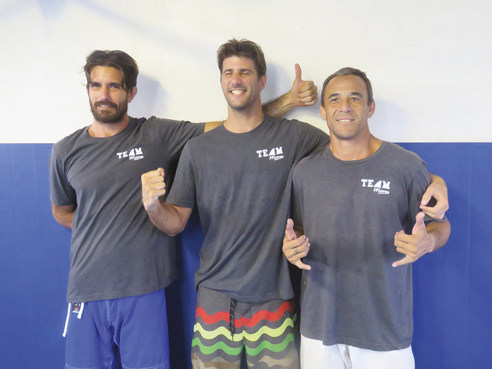 Vaiarii Childs (à gauche), Jonathan Biarrez (au centre) et William Ahnne, les trois instructeurs du Team Moorea, ont récemment décroché leur diplôme BPPES.