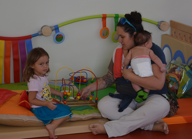 Des salles avec des jeux d'éveil adaptés aux jeunes enfants, jusqu'à 5 ans. Des espaces à fréquenter entre parents et enfants.