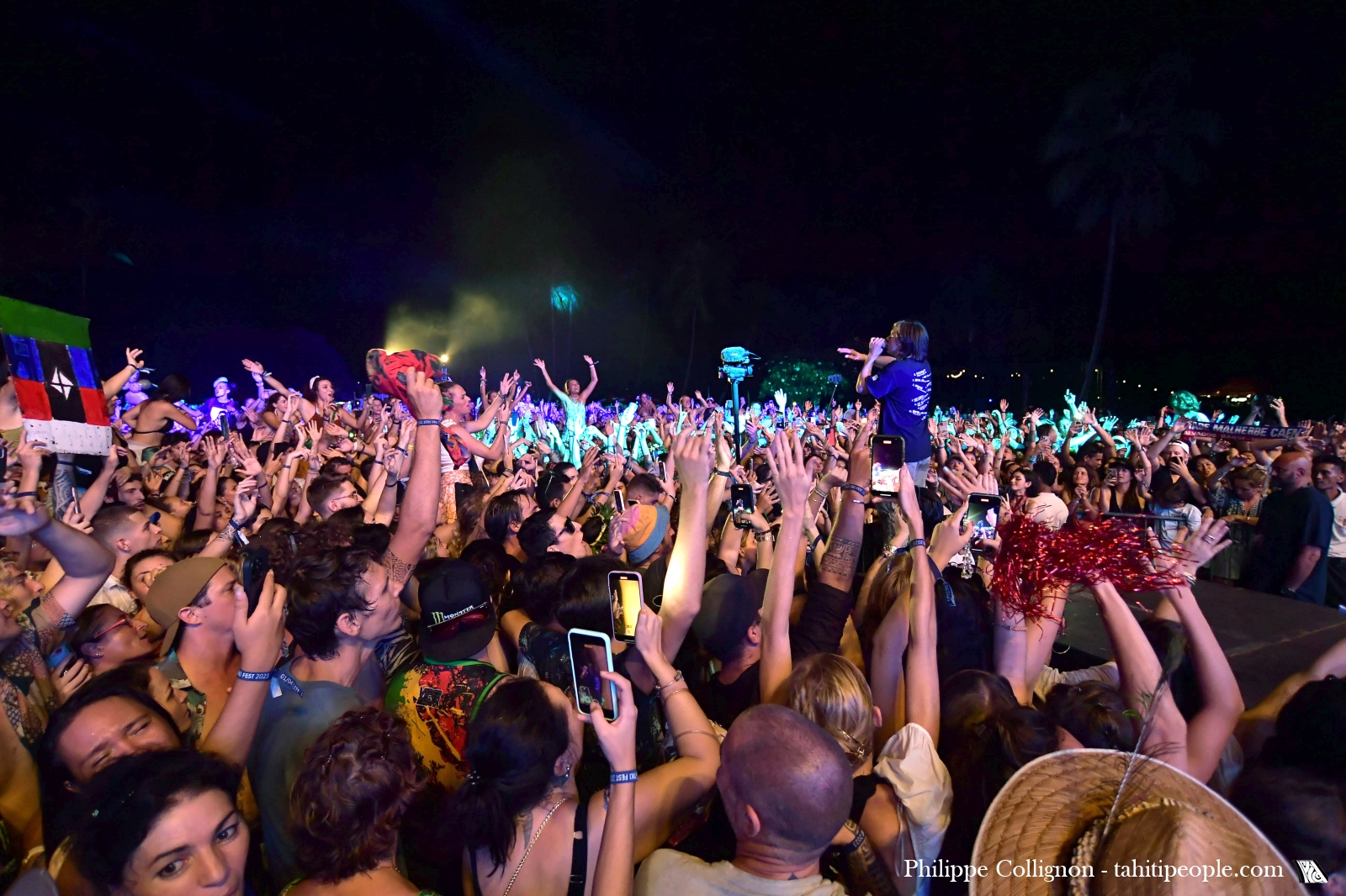 Les festivaliers exultent à l'apparition d'Orelsan.