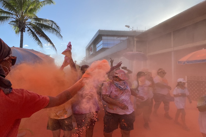 Les coureurs ont pris des couleurs ce samedi pour la Color Fun Run 2023. Crédit photo : Thibault Segalard.