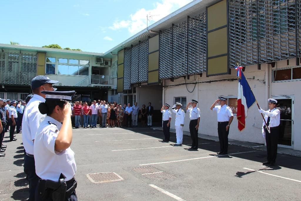 Une minute de silence a été observée à 11h mardi, dans la Cour arrière de l'hôtel de Police de Papeete, par les représentants de l’Etat et des forces de l’ordre en Polynésie française