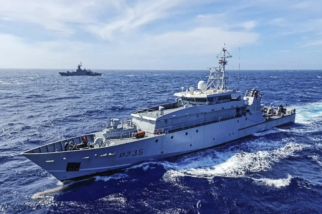 Le patrouilleur La Combattante a intercepté samedi dernier un voilier à 200 kilomètres au sud-ouest des côtes martiniquaises. Handout / COLOMBIA'S NAVY / AFP