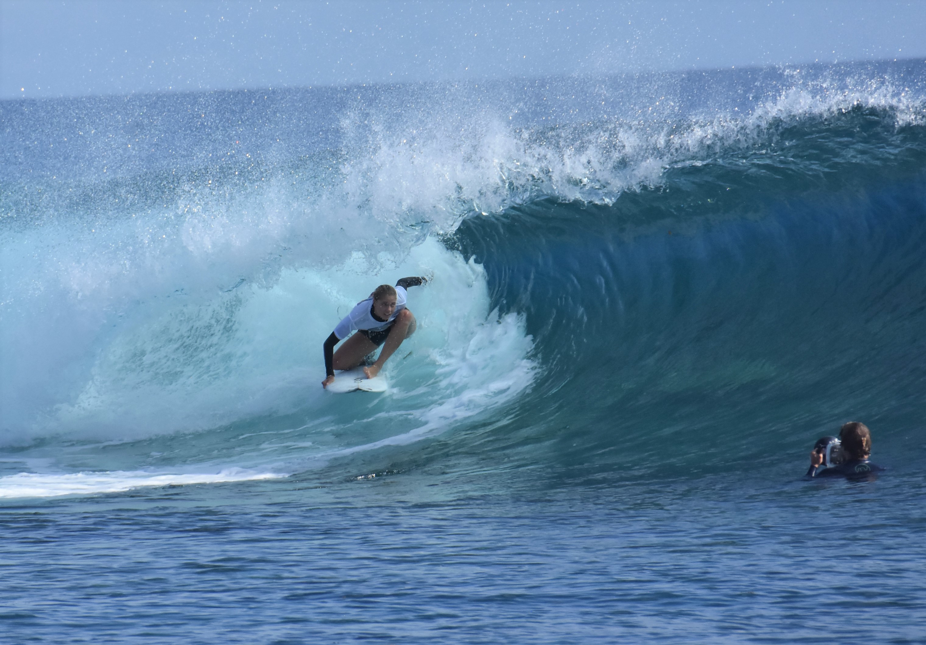 Comme son grand frère Kauli, Aelan Vaast est actuellement en pleine confiance. Après la Taapuna Master en mai, la surfeuse de Vairao a enchaîné ce dimanche avec une nouvelle victoire.