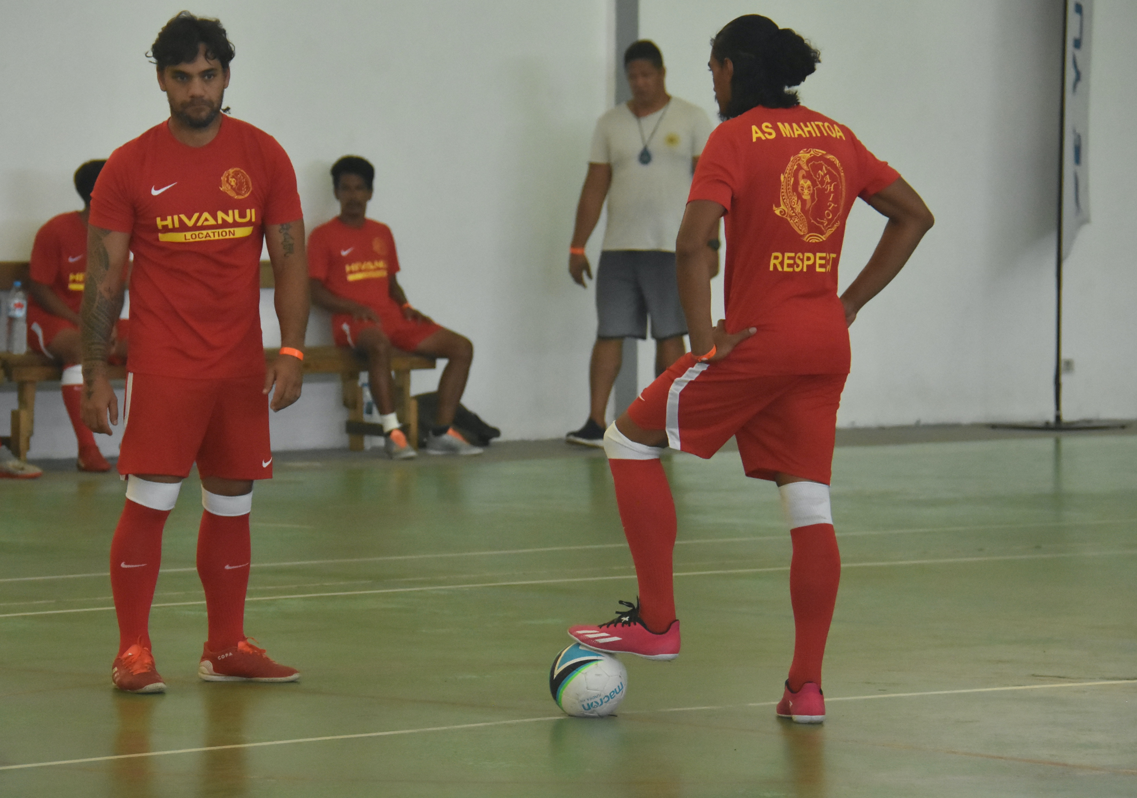 Les Marquisiens de l'AS Mahitoa Futsal au coup d'envoi de leur match face au Team Mato de Huahine.