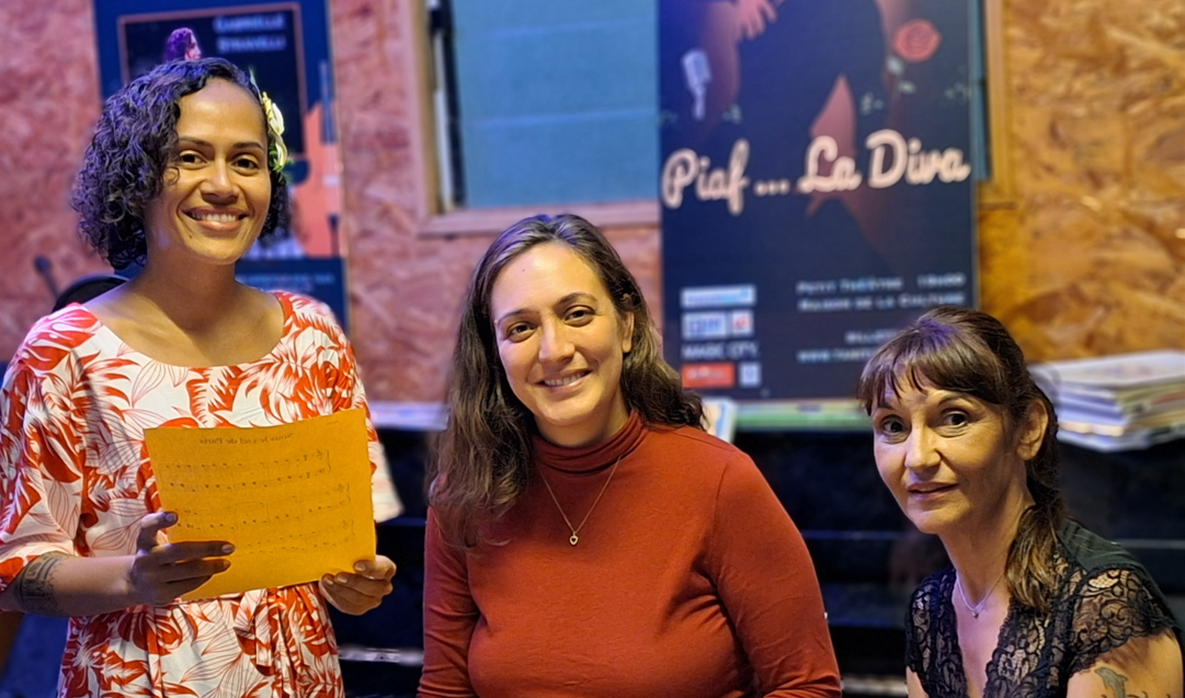 Trois chanteuses interprèteront les titres de Piaf, ce sont les voix du concert : Laetitia Jullian, Reva Juventin et Christine Casula.