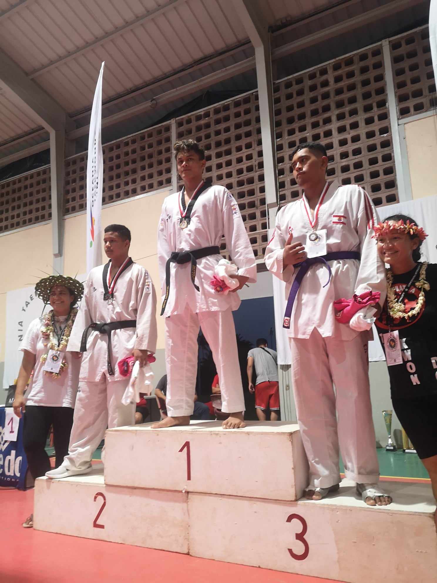 Le podium des +78kg Hommes au taekwondo.