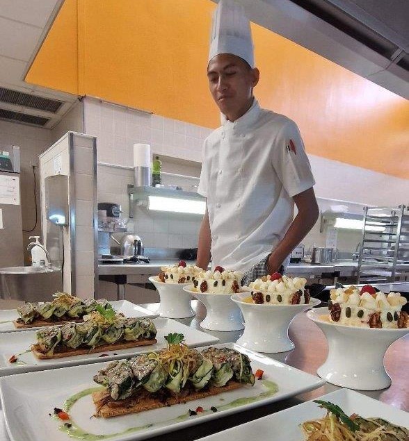 Léon Tehaurai est meilleur apprenti de France dans la catégorie "cuisine froide".